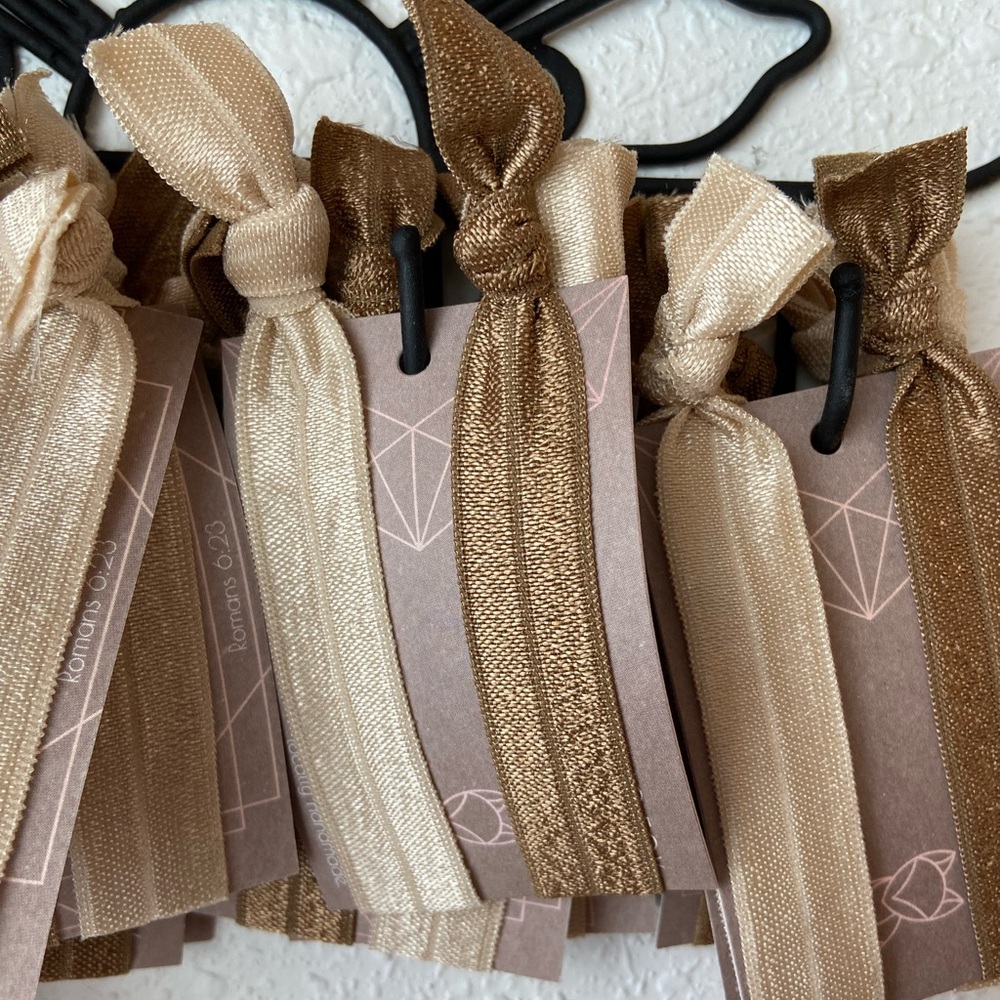 Finding Fox hair ties